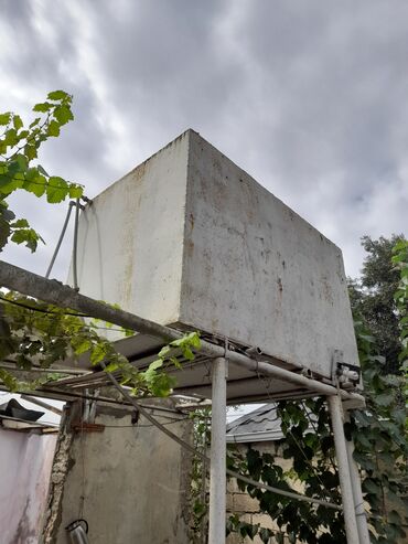 dəmir su çənləri: Su çəni (140×140×215) 5mm dəmirdən. İşlək vəziyyətdə. Qiyməti