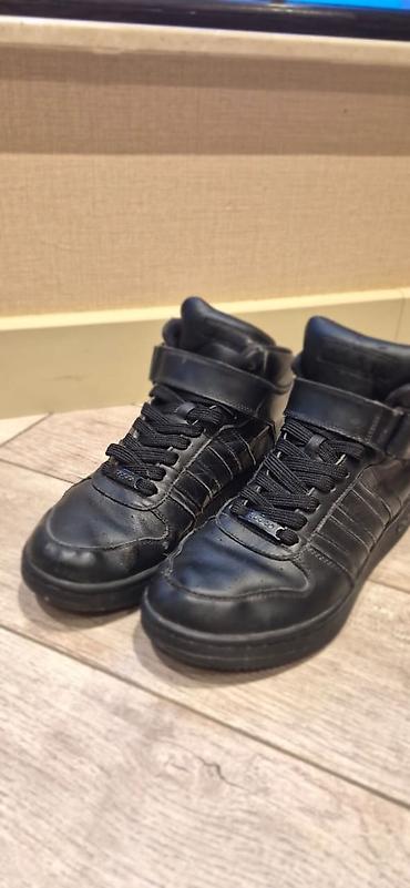Botinkalar: Satılır: Adidas krossovkalar (42 ölçü) Yaxşı vəziyyətdədir, istifadə — 5