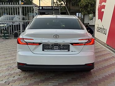 потолок на камри: Toyota Camry: 2026 г., 2.5 л, Вариатор, Гибрид, Седан — 5