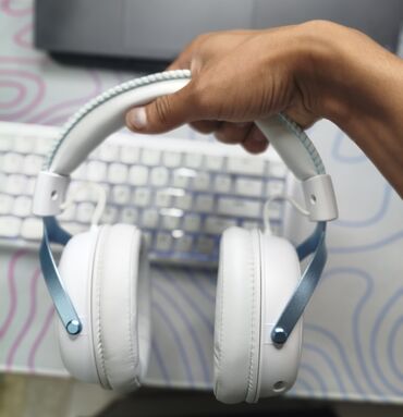 компьютерные наушники с микрофоном: Накладные, Новый, Беспроводные (Bluetooth), Классические