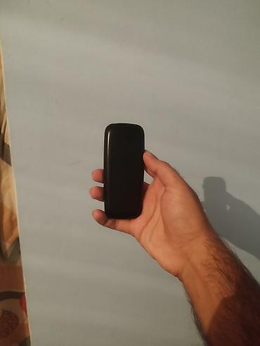 Sadə düyməli mobil telefon 2 nömrəli əla zaryatka saxliyir orginal