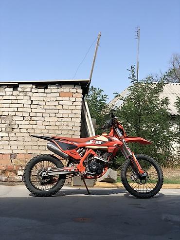 электрический квадроцикл взрослый: Эндуро-мотоцикл KAYO K1S (декали K1S/K15), оранжево‑черный. Основные — 5