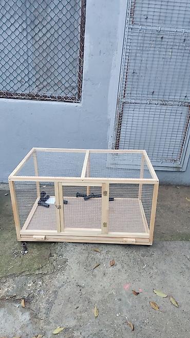 Taxta və metal torlu heyvan qəfəsi - Material: təbii ağac karkas, sıx
