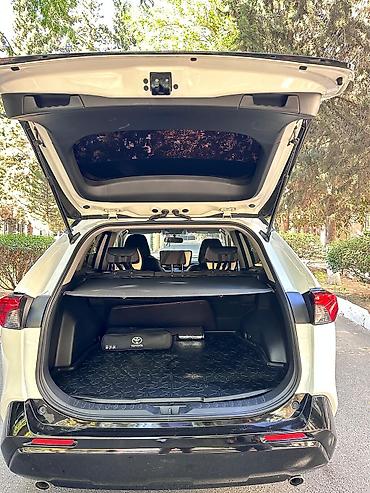 raf satilir: Toyota RAV4, ağ gövdə/qaranlıq (qara) dam və detallarla. Dinamik və — 2