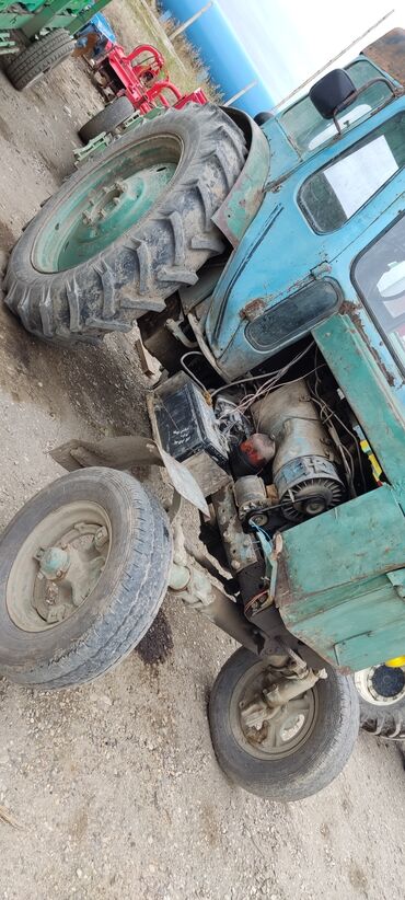 traktor motoru: T40 Traktor Əla vəzyetdedir.matoru teze yığılıb qabağ tekerler