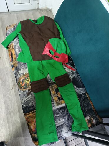 Карнавальные костюмы: Детские костюмы мушкетёра/придворного принца (2 варианта) А также — 12