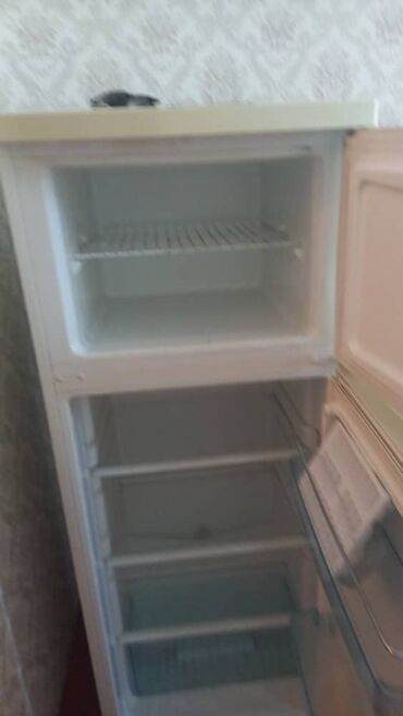 холодильный стол: Муздаткыч Indesit, Колдонулган, Эки камералуу