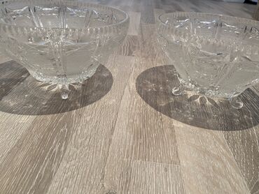 Masaüstü dəstlər: Kəsimli şüşədən ibarət masaüstü dəst. - 2 ədəd şüşə qab: dərin — 3