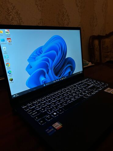Masaüstü kompüterlər və iş stansiyaları: İşlənmiş ASUS Vivobook, 15.6 ", Intel Core i7, 512 GB