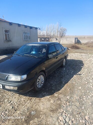 семиместный авто: Volkswagen Passat: 1994 г., 1.8 л, Механика, Бензин, Седан