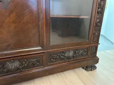 Stilske vitrine: Chippendale Stara stilska biblioteka / kabinetska vitrina 📚✨ Stara na lalafo.rs — 13 Stilske vitrine: Chippendale Stara stilska biblioteka / kabinetska vitrina 📚✨ Stara — 13