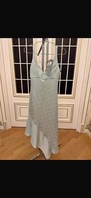 Off white original s size Zərif atlas teksturalı, açıq yaşıl rəngdə