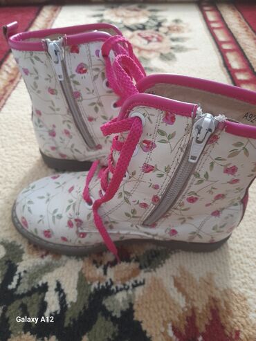 Детская обувь: 29 размер,18.5см размер стельки
состояние отличное — 5