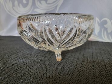 Činije: Cinija kristal na tri stopa 1960g+. Cinija bez ostecenja,sve na njoj na lalafo.rs — 2 Činije: Cinija kristal na tri stopa 1960g+. Cinija bez ostecenja,sve na njoj — 2