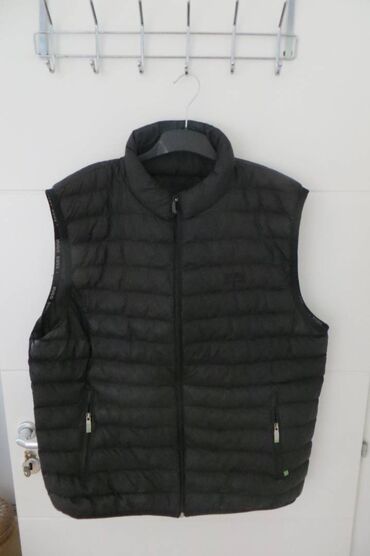 new yorker сремска митровица слике: HUGO BOSS extra original prsluk, bez mana greske ostecenja, za odrasle