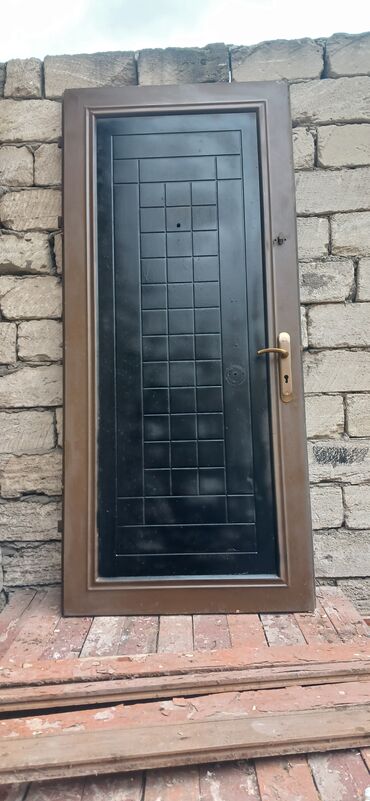 Giriş qapıları: İşlənmiş Giriş qapısı Glazok ilə, Zəmanətsiz, Ödənişli quraşdırma, Ünvandan götürmə — 5