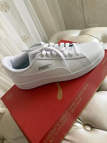 Новые Кроссовки PUMA оригинал, белые - Классический низкий силуэт с at lalafo.kg Новые Кроссовки PUMA оригинал, белые - Классический низкий силуэт с