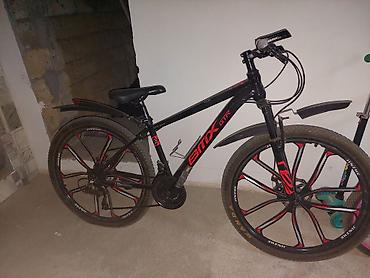BMX GTR dağ velosipedi - Rəng: qara, qırmızı loqo və detallarla -