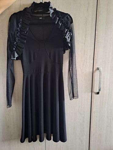 платье чёрное: Чёрное платье от Adil Isik с накидкой