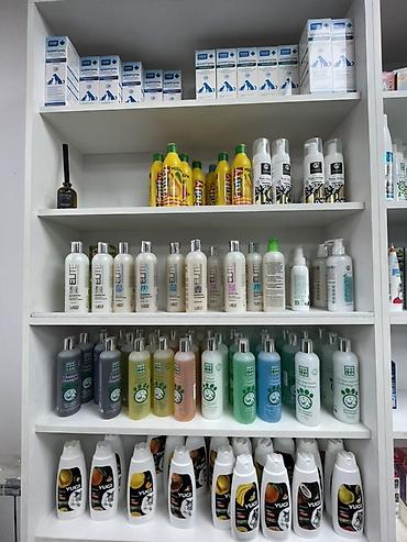 Зоотовары для ухода за кошками и собаками Ассортимент: - Шампуни и