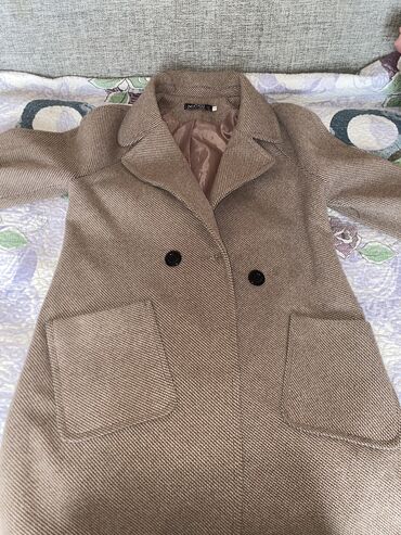Пальто: Продается пальто,размер s,можно надевать осеннюю также зимой,состояние