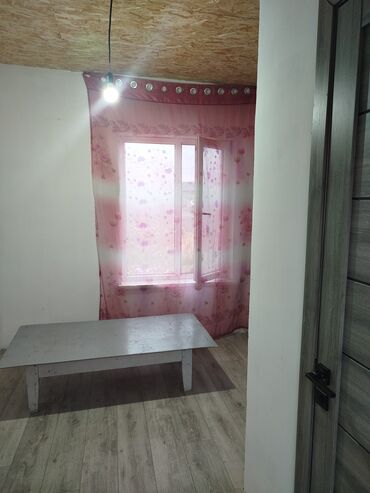 многоквартирный дом барачного типа: Сдаётся компактная времянка с удобствами. Для двоих, троих будет