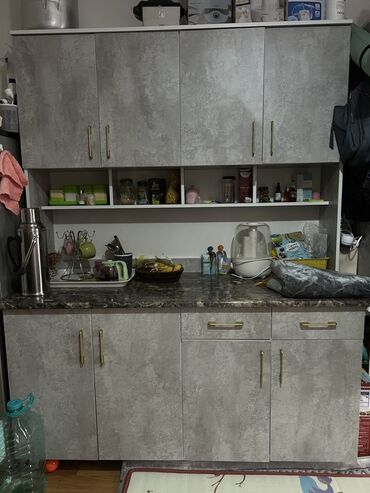 полки витринные: Кухонный гарнитур с верхними и нижними модулями, столешницей и