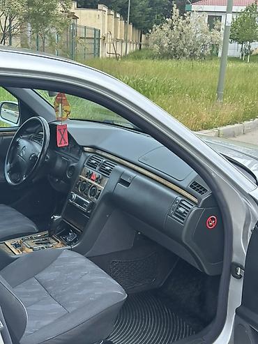 mercedes vito 8 1: Mercedes-Benz E-Class: 2 l | 2000 il Sedan — 4