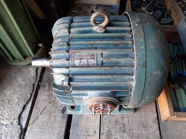 sto za sminkanje sa ogledalom za devojcice: Elektromotor 4KW 380V 710obrtaja/min Sever Subotica Snaga 4KW ili