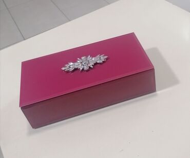 kutija za nakit: Fantastična kutija za nakit
VISOKI SJAJ
Uvoz Italija
Novo