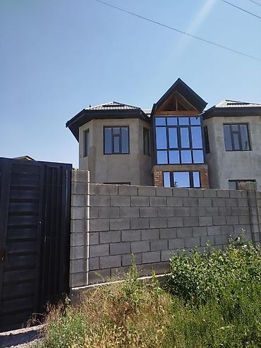 Үйлөрдү сатуу: 6 бөлмө жана андан көп, 250 м², 5 соток, Бишкек, Ак-Өргө ж/м Менчик ээси — 8