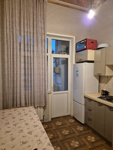 Dekorlar və bəzəklər: 9-cu mikrarayonda Nəsimi metrosuna yaxın 17 mərtəbənin 2 ci — 2