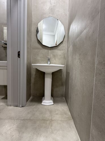 Digər kommersiya daşınmaz əmlakı: Obyekt Statiska binasinin tam yaninda yerleşir. İcereye verilen obyekt — 13