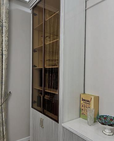 silver kitchen: Стенка-шкаф, Тип стенки-шкафа: Модульная, Для зала, Новый, Особенности: Для хранения посуды — 2