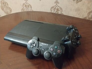 PS3 (Sony PlayStation 3): Ps 3 satilir 500 gb 2 pult pultlar tam i̇deal deyi̇l i̇çi̇nde 20 oyun