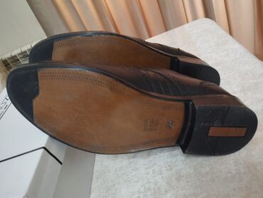 Ayaqqabılar: Ayaqqabı 43 razmer alınib 89 azn 5 saatliq geyinilib bəyliyində — 10