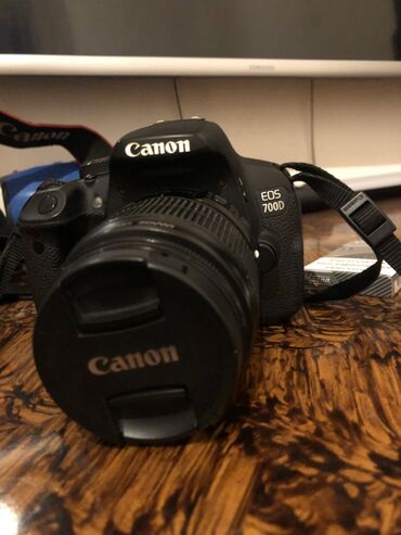 Fotokameralar: Canon 700d карта памяти и зарядка в подарок, состояние хорошее