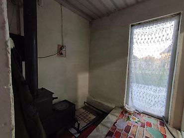 Продажа коттеджей и домов: Продаётся жилой дом с большим двором и хозяйственным двором. Нижний — 14