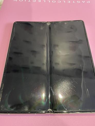 honor v3: Смартфон с гибким экраном Samsu Z Fold 3 (серия Fold, корпус в оттенке — 3