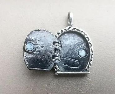 Stare vaze i dekor: Starinski Privezak Hobit vrata Gospodar Prstenova. Rezervisano. The — 2