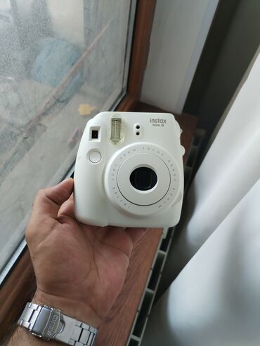 Fujifilm instax mini8 islekdir baha alinib istifade edilmediyi ucun