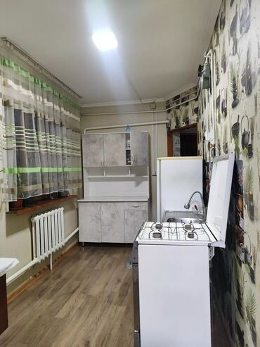 квартира в бишкеке аламединский рынок: 3 комнаты, Агентство недвижимости, Без подселения, С мебелью частично