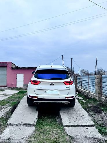Kia: Kia Sportage: 2 l | 2016 il Krossover — 5