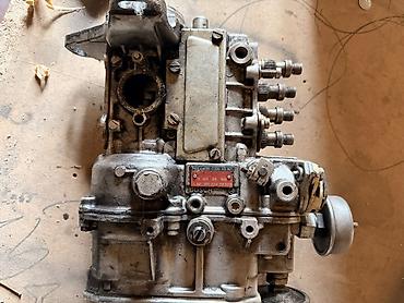 r18 22560: ТНВД Bosch для дизельного двигателя. На фото — механический рядный — 2
