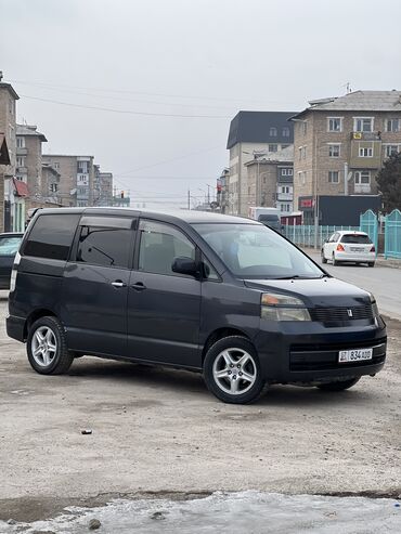 Toyota: Toyota Noah: 2002 г., 2 л, Автомат, Бензин, Минивэн