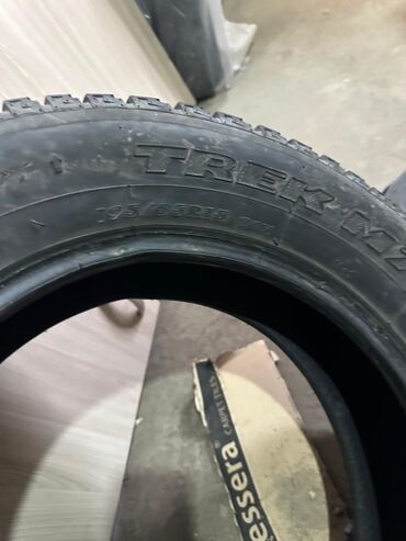 машина шина: 195/65 R15 TREK M7
Продаю зимние шины комплект ( 4 колеса)