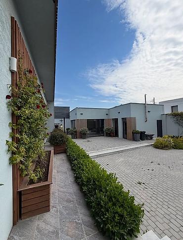 дом с бассейном: 180 м², 4 комнаты — 5
