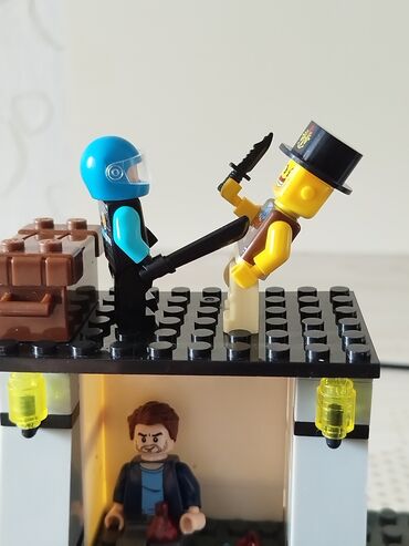 oyuncak silah: Lego 
fotoda hamsi deil elave var 
silahlar VAR 
15 Adam VAR