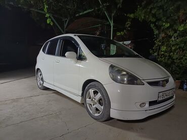 пуговичную машину: Honda Fit: 2002 г., 1.3 л, Вариатор, Бензин, Хэтчбэк