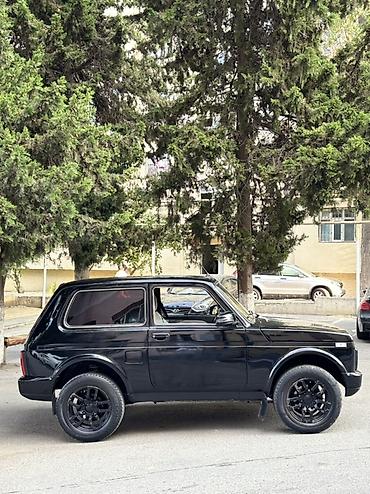 chevrolet niva satilir: LADA Niva (2qapılı, qara rəng) - Korpus: Kompakt off-road kuzov — 4